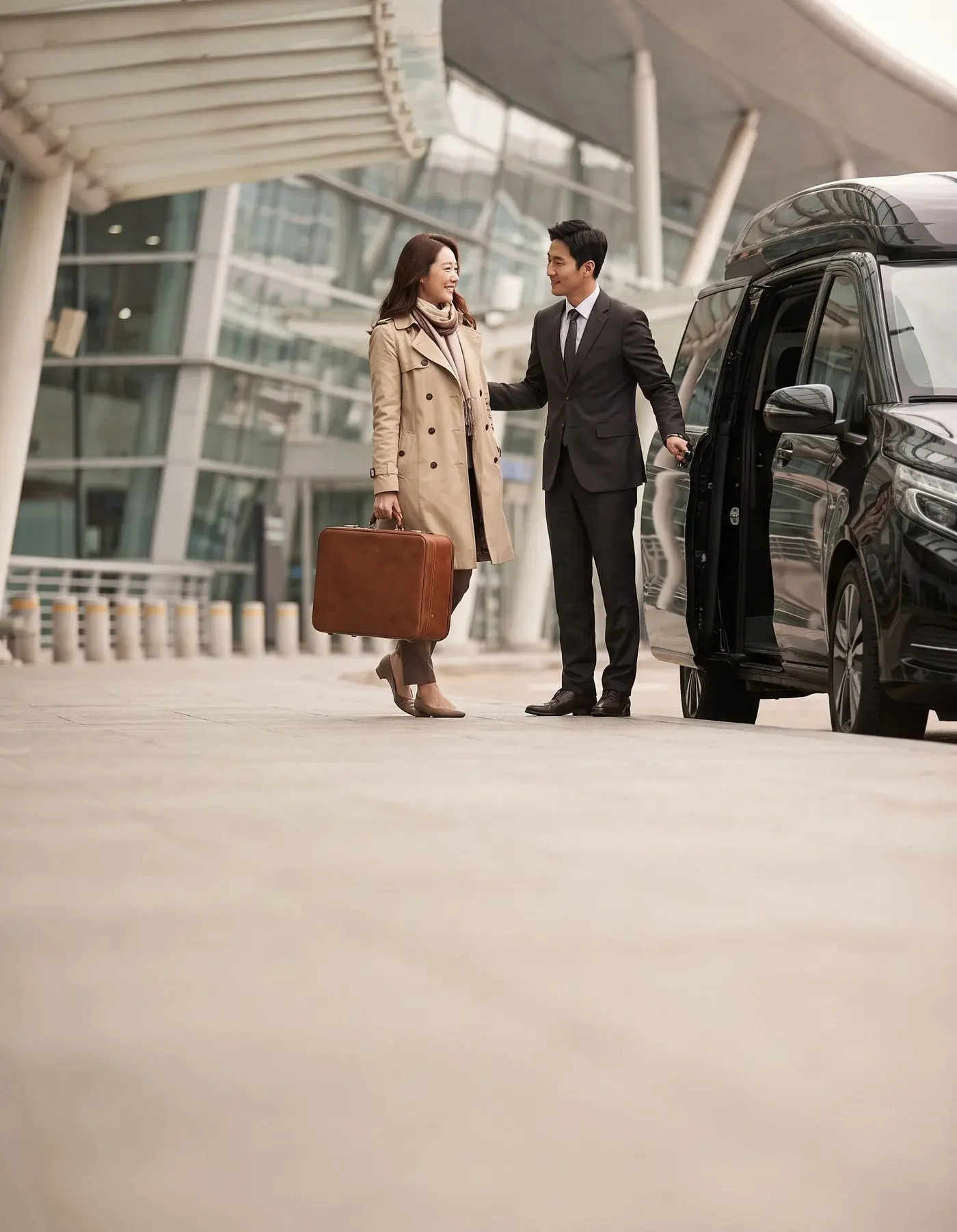 Tài xế đón chào một du khách tại sân bay